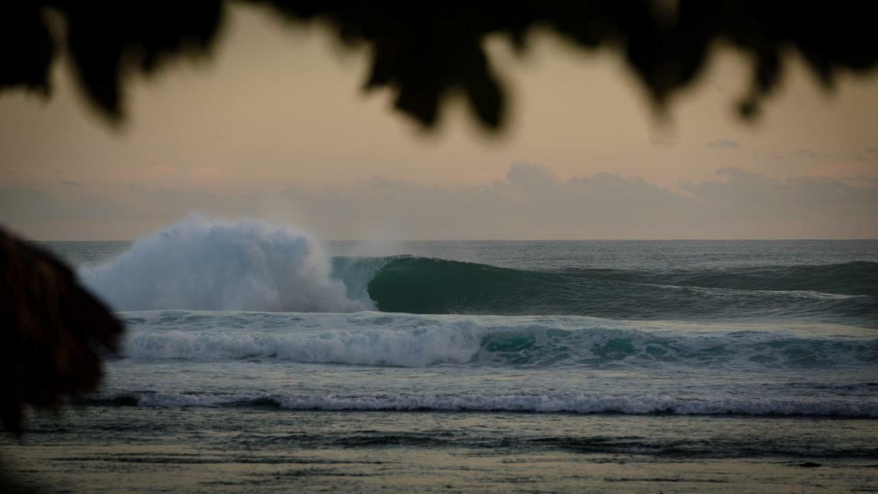 Baturundung Surf Resort Naibos Exterior foto